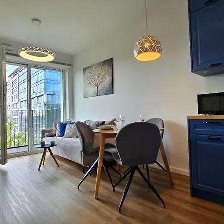 Tasmowa Superb Tasmowa Warschau